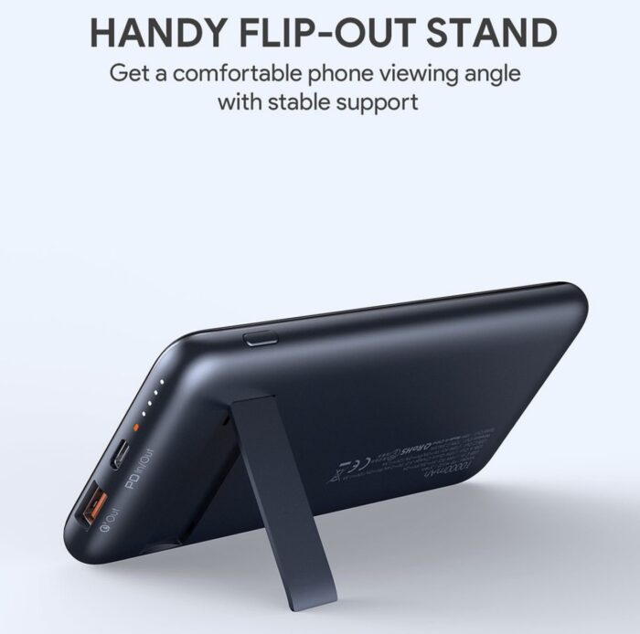 ⁦باور بانك Aukey 10000 مللي أمبير/ساعة مع شحن لاسلكي وحامل هاتف قابل للطي⁩ - الصورة ⁦2⁩