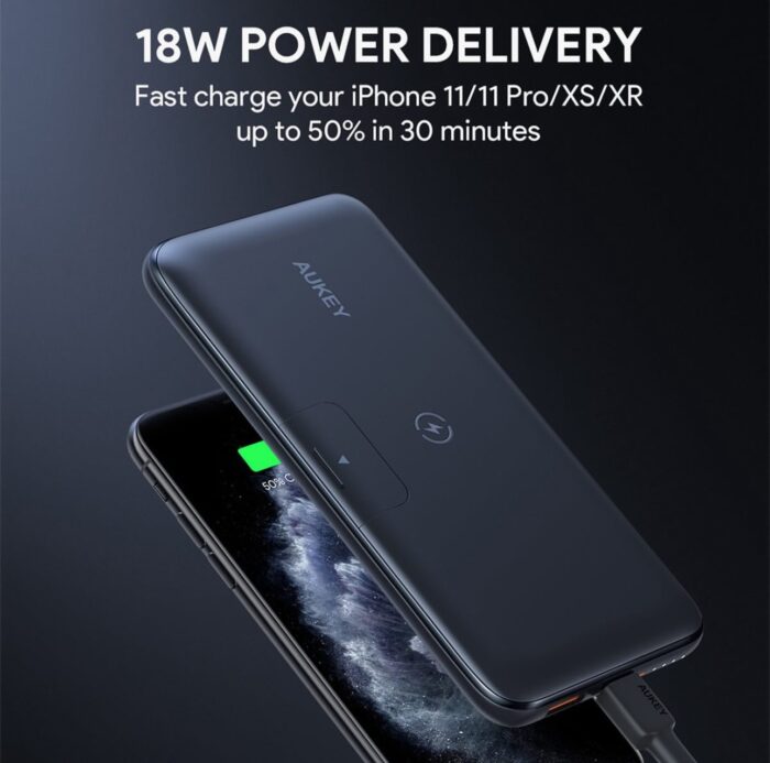 ⁦باور بانك Aukey 10000 مللي أمبير/ساعة مع شحن لاسلكي وحامل هاتف قابل للطي⁩ - الصورة ⁦5⁩