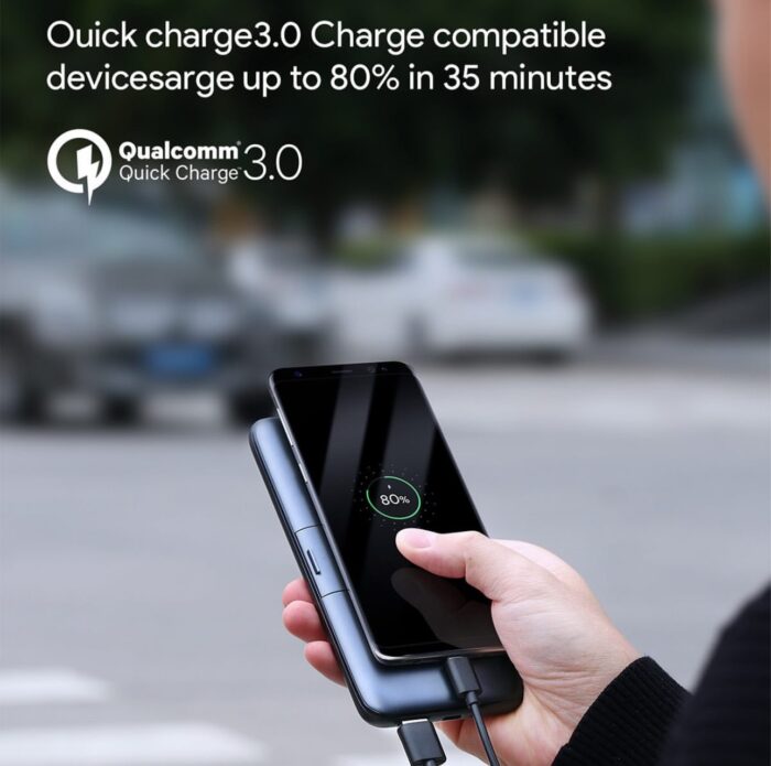 ⁦باور بانك Aukey 10000 مللي أمبير/ساعة مع شحن لاسلكي وحامل هاتف قابل للطي⁩ - الصورة ⁦6⁩