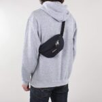 حقيبة خصر إيستباك سبرينغر خفيفة الوزن بتصميم عملي أنيق مع جيوب بسحاب وحزام قابل للتعديل - الصورة 4