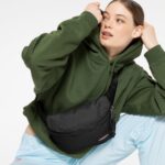 حقيبة خصر إيستباك سبرينغر خفيفة الوزن بتصميم عملي أنيق مع جيوب بسحاب وحزام قابل للتعديل - الصورة 2